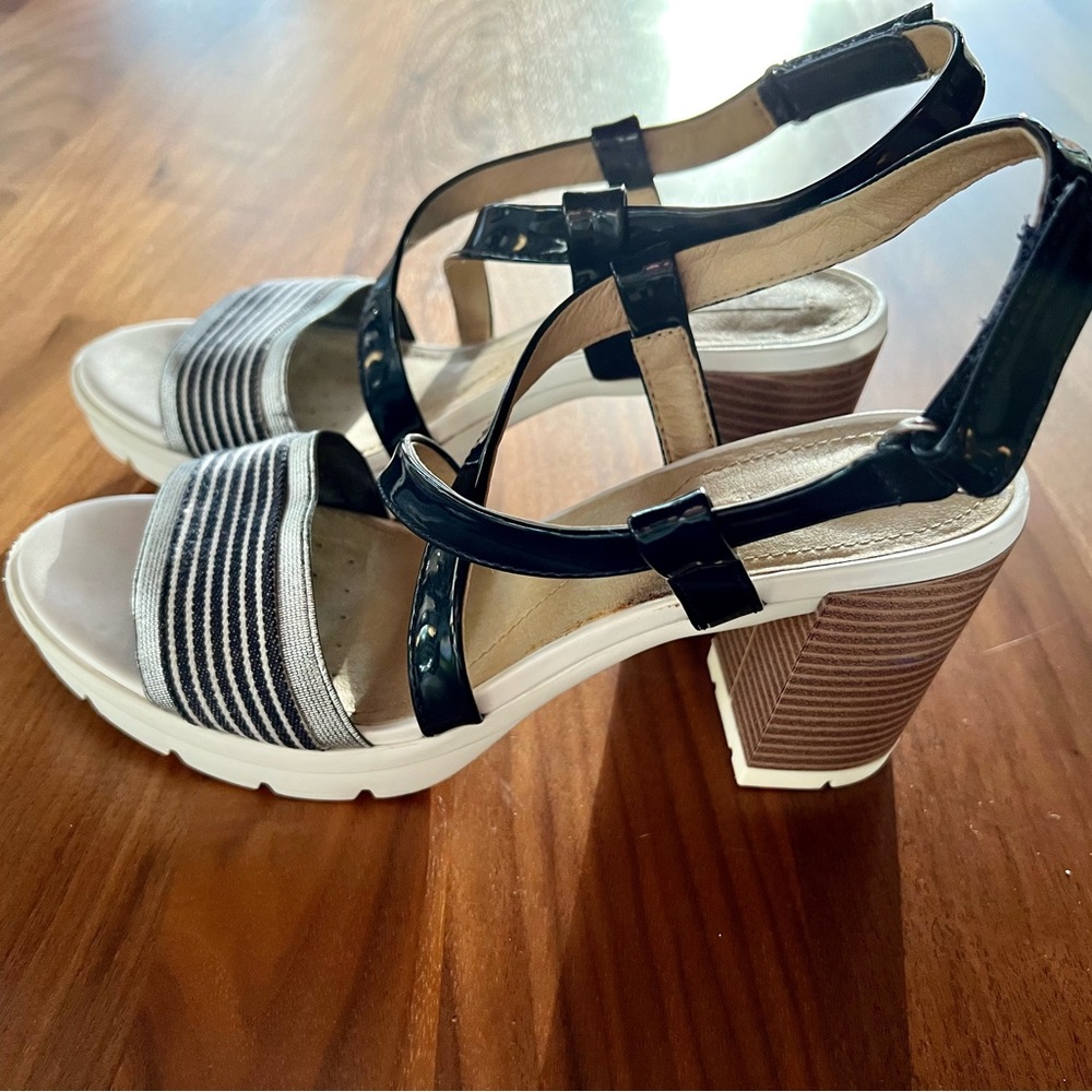 Sandal set on a high heel